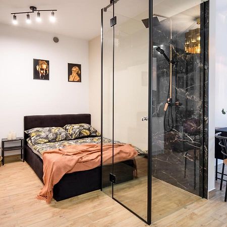 Wyjatkowy Apartament Z Prysznicem Posrodku Na Wyjatkowe Wieczory - Dostep Na Kod, Parking Łódź Eksteriør billede